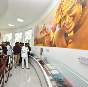 KCR Paid floral tributes to Late A. P. J. Abdul Kalam (9)