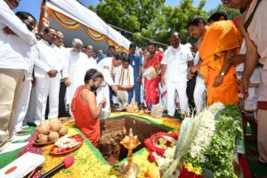 CM KCR Performs Bhoomi Puja for Telangana New Assembly Building (28)