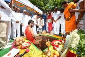 CM KCR Performs Bhoomi Puja for Telangana New Assembly Building (30)