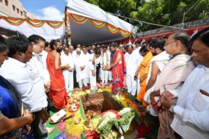 CM KCR Performs Bhoomi Puja for Telangana New Assembly Building (8)