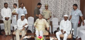 Governor Hosts Iftar Party (8)