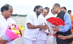 Governor ESL Narasimhan Given Warm Send off From Begumpet Airport (3)