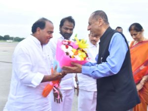 Governor ESL Narasimhan Given Warm Send off From Begumpet Airport (4)