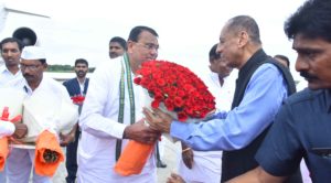 Governor ESL Narasimhan Given Warm Send off From Begumpet Airport (5)