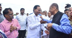 Governor ESL Narasimhan Given Warm Send off From Begumpet Airport (7)