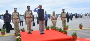 Governor ESL Narasimhan Given Warm Send off From Begumpet Airport (8)