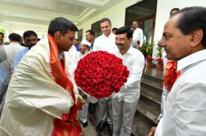 Telangana CM KCR, AP CM Jagan Meet in Hyderabad (7)