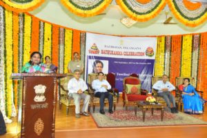 Hon’ble Governor, Dr. Tamilisai Soundararajan, distributed sarees to woman employees and spouses (3)