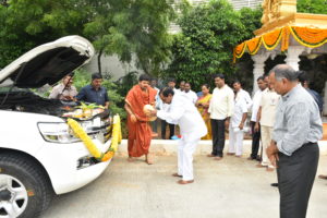 Telangana CM KCR in his Official Residence Performed Vehicle Pooja & Ayudha Pooja (6)