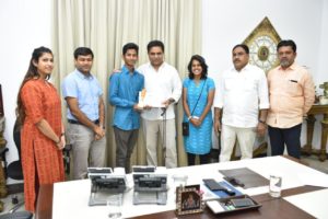 Minister meets young innovator Ashok 3