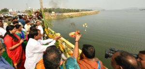 CM KCR Visits Vemulawada & Mid Manair (7)