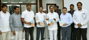 CM KCR Releases Book “Yudhakanda Mandara Makarandam” (2)