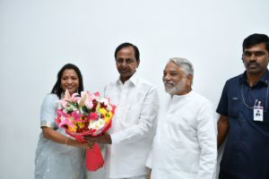 On the New Year’s Day, Several Prominent Personalities Called on CM KCR at Pragati Bhavan (10)
