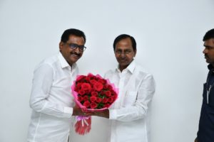 On the New Year’s Day, Several Prominent Personalities Called on CM KCR at Pragati Bhavan (12)