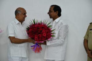 On the New Year’s Day, Several Prominent Personalities Called on CM KCR at Pragati Bhavan (15)