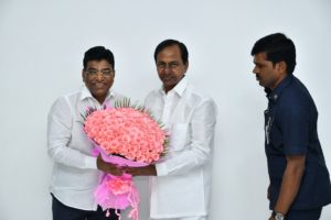 On the New Year’s Day, Several Prominent Personalities Called on CM KCR at Pragati Bhavan (16)