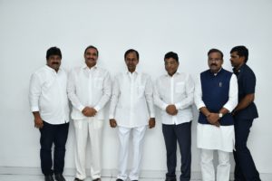 On the New Year’s Day, Several Prominent Personalities Called on CM KCR at Pragati Bhavan (17)