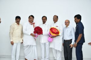 On the New Year’s Day, Several Prominent Personalities Called on CM KCR at Pragati Bhavan (18)