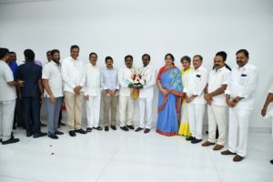 On the New Year’s Day, Several Prominent Personalities Called on CM KCR at Pragati Bhavan (2)