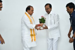 On the New Year’s Day, Several Prominent Personalities Called on CM KCR at Pragati Bhavan (3)