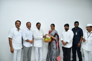 On the New Year’s Day, Several Prominent Personalities Called on CM KCR at Pragati Bhavan (4)
