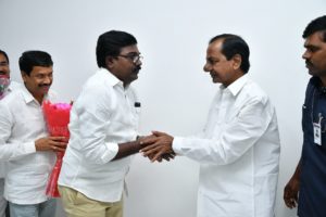 On the New Year’s Day, Several Prominent Personalities Called on CM KCR at Pragati Bhavan (8)