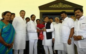 Akhilesh Yadav Addressing Press Conference with Telangana CM KCR at Hyderabad