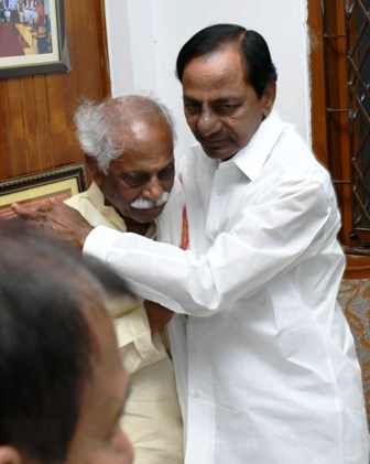 CM KCR visited Residence of Bandaru Dattatreya MP & Expressed his condolences on the demise of his son Bandaru Vaishnav