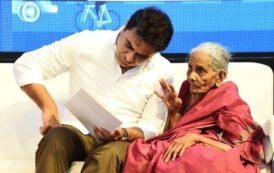 Minister KTR Redressing Grievance of Octogenarian woman steals the show at Mana Nagaram