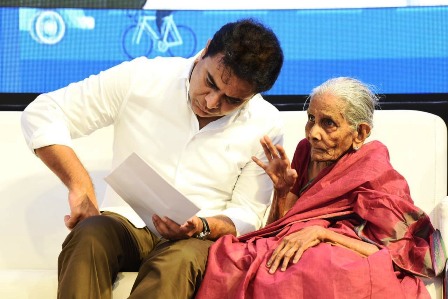 Minister KTR Redressing Grievance of Octogenarian woman steals the show at Mana Nagaram