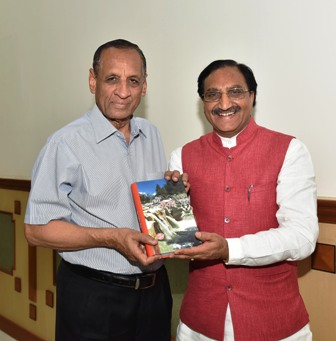 Ramesh Pokhariyal Nishank, Former Chief Minister, Uttarakhand met Hon'ble Governor E.S.L. Narasimhan