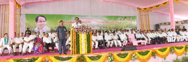 Telangana Chief Minister KCR launches Rythu Bandhu Scheme in Karimnagar