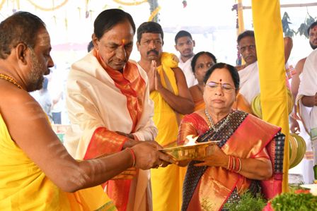 CM KCR Third day SahasraChandiYagam at Yerravalli, Farm House