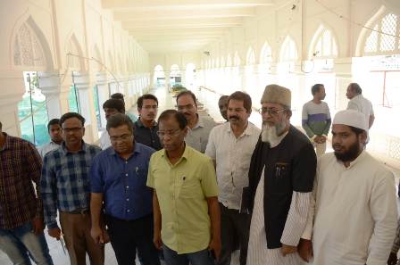 A.K.Khan Advisor to Govt. Minority Affairs visited Mecca Masjid & Inspected Renovation Works