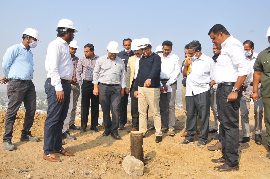 Principal Secretary (MA&UD) inspected the Jawaharnagar Dump yard ...