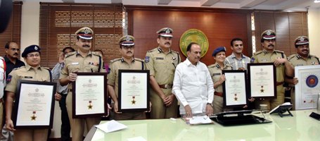 SKOCH AWARDS 2019: Home Minister Felicitated Award Winners of Hyderabad Police Commissionerate