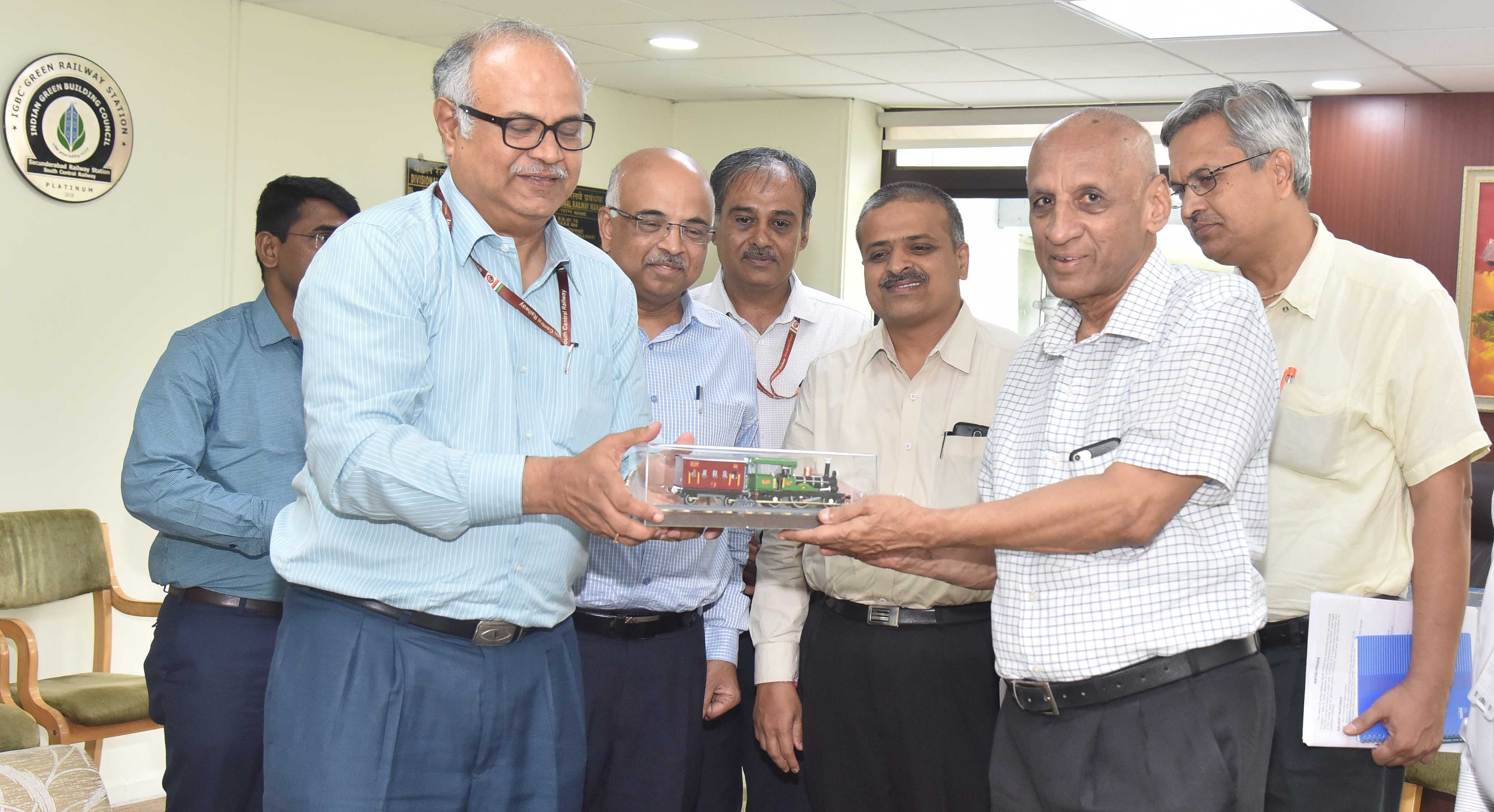 Governor E.S.L. Narasimhan Visits Divisional Headquarters office of South Central Railway