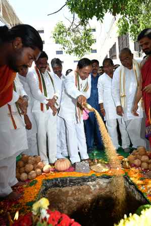 CM KCR Performs Bhoomi Puja for Telangana New Assembly Building