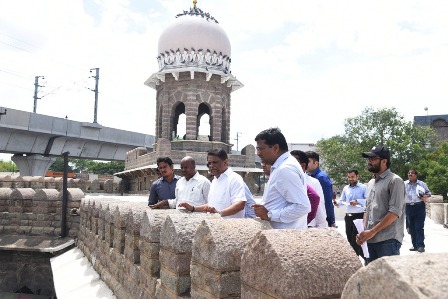 Principal Secretary to Govt. (MA&UD) visits Mozamjahi Market