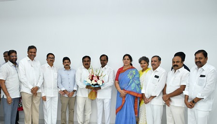 On the New Year’s Day, Several Prominent Personalities Called on CM KCR at Pragati Bhavan